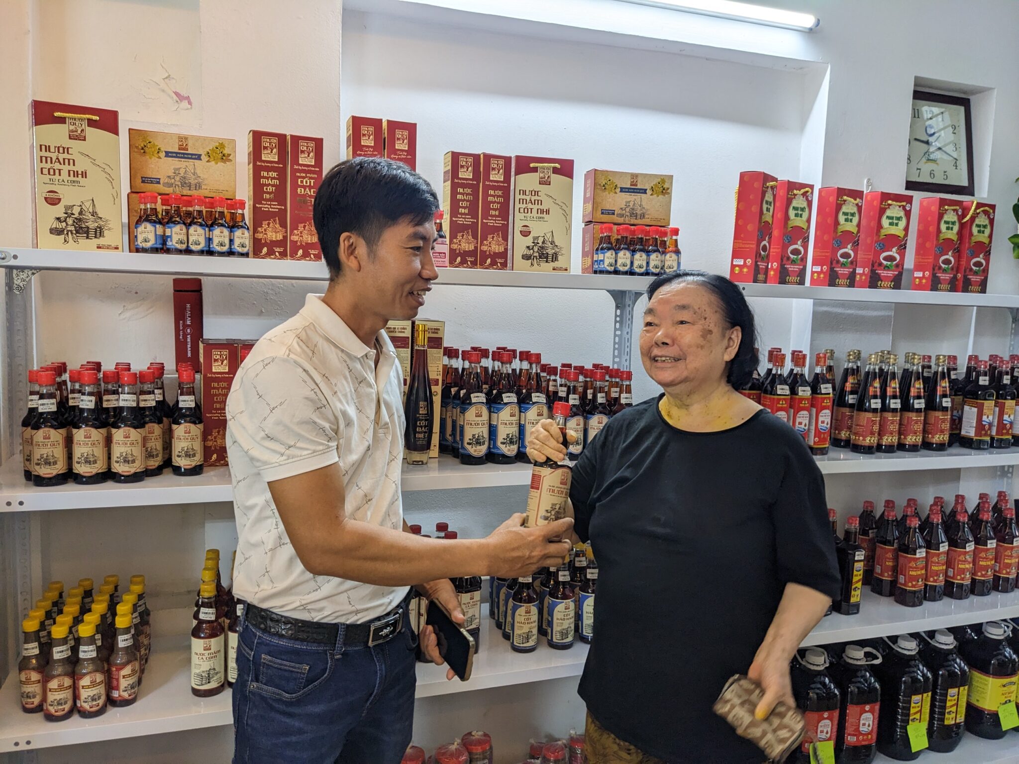 cửa hàng nước mắm truyền thống tại Hà Nội Cửa hàng nước mắm truyền thống tại Hà Nội